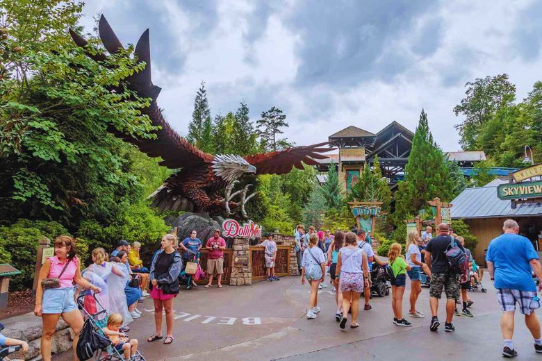 The Best Day to Visit Dollywood